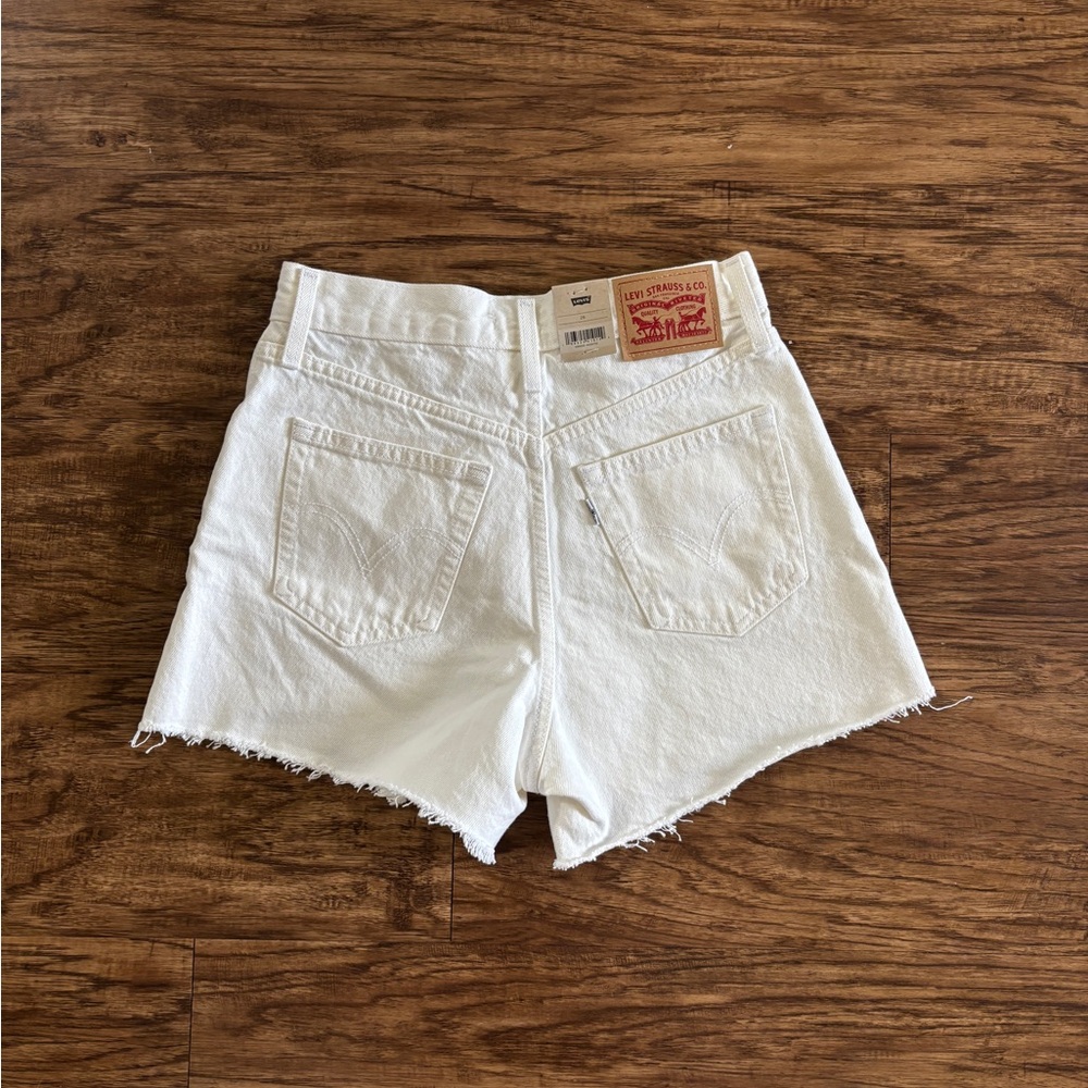 NWT Levi's 26 Waist Women's White Denim Shorts